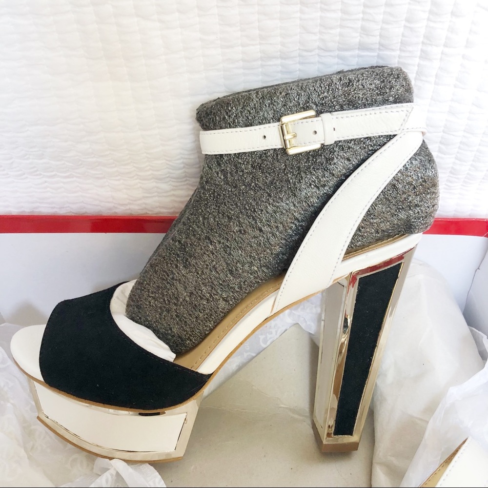 5.5 G by Guess Colorblocked Heel